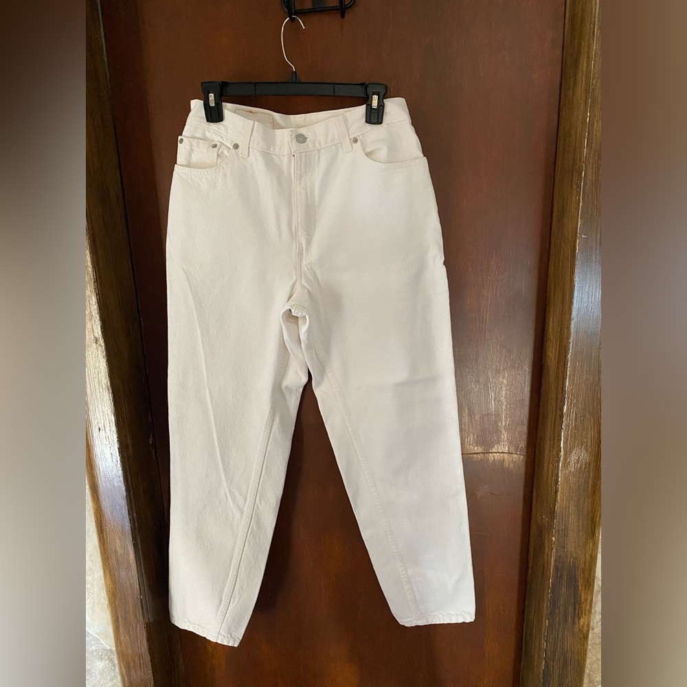 White Levi’s Jeans
